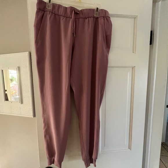 Lululemon On the Fly Joggers. NWOT - Picture 7 of 7